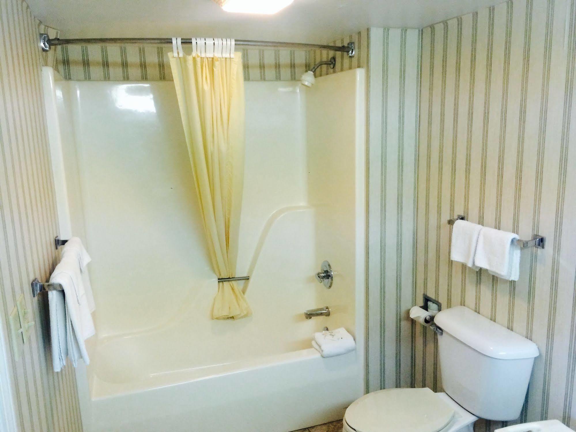 The Stratton Inn Princeton Екстериор снимка